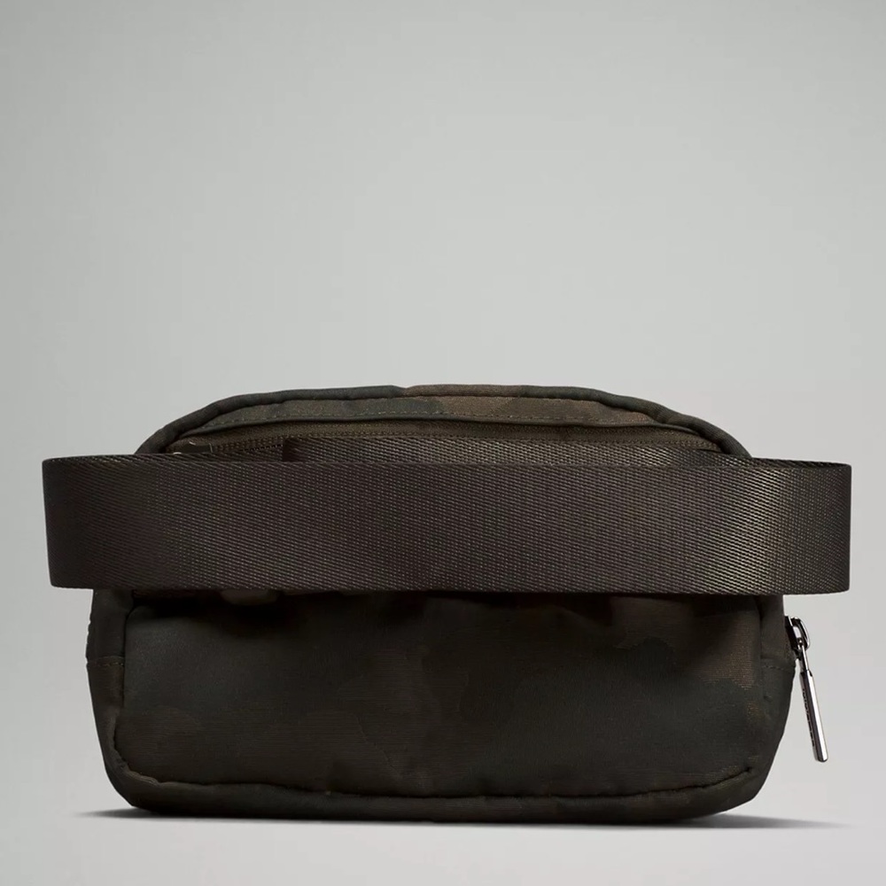 Lululemon Everywhere Belt Bag Camo Crossbody Sling Bag Nwt - Picture 3 of 6